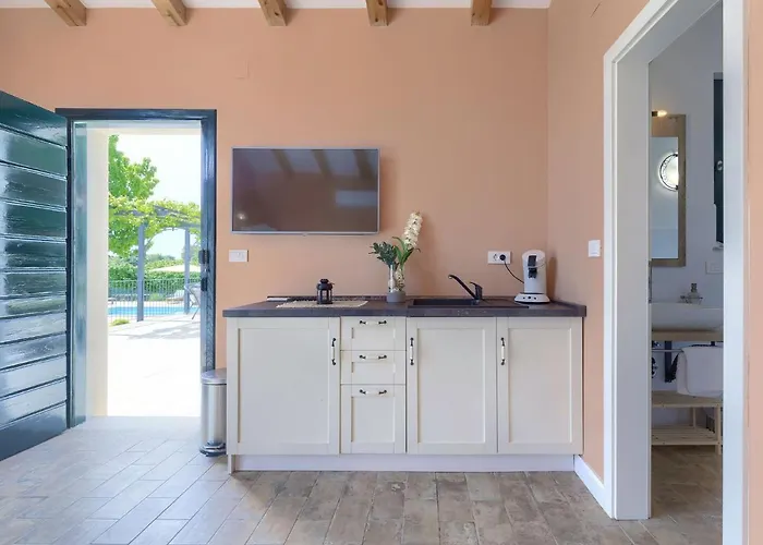 Bernard By Interhome Ρόβινι